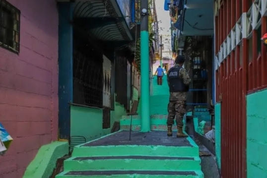 El Salvador: Militares, cercan dos barrios de San Salvador para luchar contra pandillas