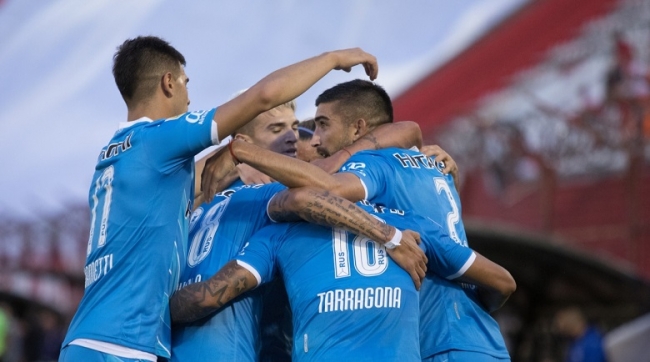 Copa de la Liga Profesional de Fútbol: Vélez Sarsfield derrotó por 2-1 al local Huracán