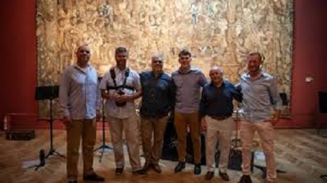 Show en vivo del "Ensamble Urbano" desde el patio del Cabildo