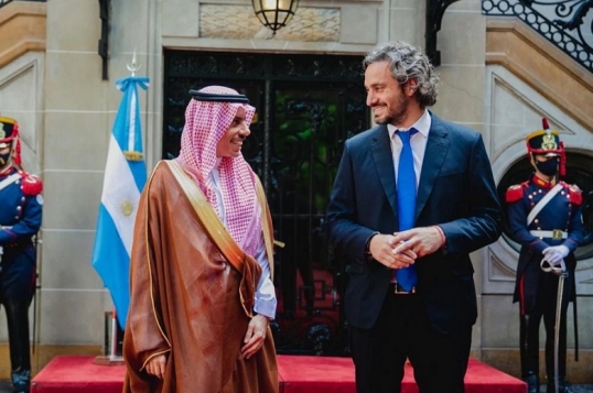 Santiago Cafiero recibió a su par saudita, el príncipe Faisal Bin Farhan Al Saud