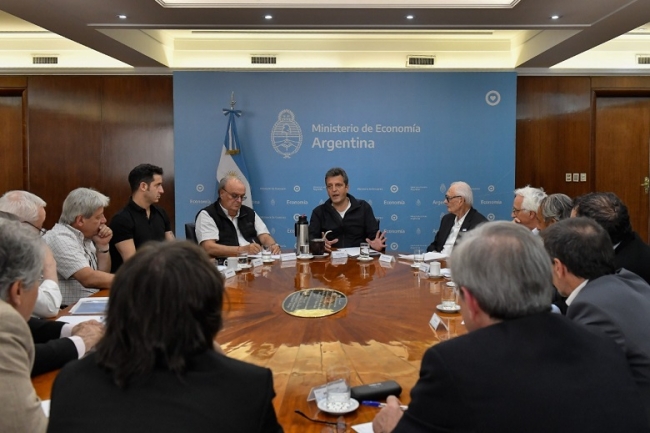 El ministro de Economía, Sergio Massa se reunió con empresarios de la industria del calzado y Adimra