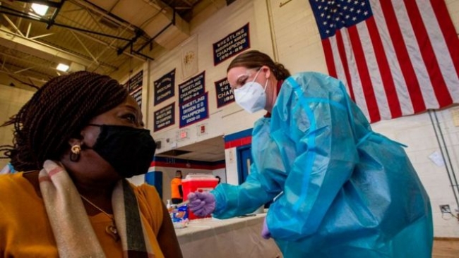 Estados Unidos anunció que ofrecerá una tercera dosis contra el coronavirus a toda su población