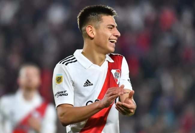 Claudio Echeverri culminará su préstamo en River y retornará al Manchester City