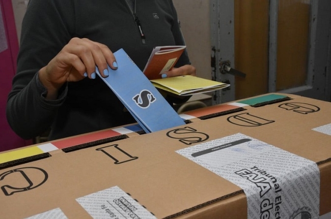 En Santa Fe eligen Convencionales para la reforma de la Constitución Provincial y PASO hay en varias localidades