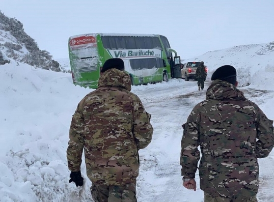 Chubut: Cerca de 120 personas fueron rescatadas por pasar atrapadas más de  24 horas en la nieve en Ruta 3