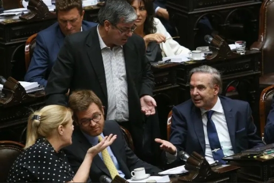 Diputados de la oposición intentarán rechazar el decreto de la deuda el próximo martes