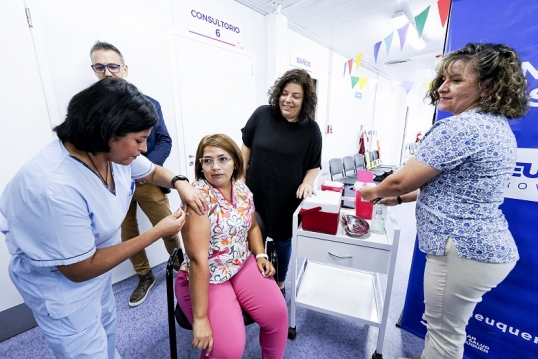 En San Martín de los Andes, Carla Vizzotti lanzó la campaña de vacunación antigripal 2023