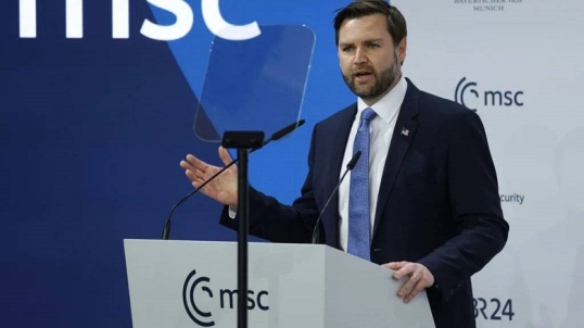 El vicepresidente de EE.UU, J. D. Vance: «Estábamos gobernados por completos imbéciles»