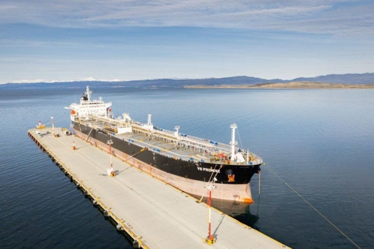 Repudian la operación de un petrolero británico en el Puerto de Ushuaia, permitido por el Gobierno Nacional