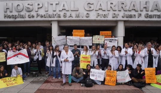 Trabajadores de Garrahan realizan un paro de 24 horas por la aplicación efectiva de la Ley de Emergencia Pediátrica