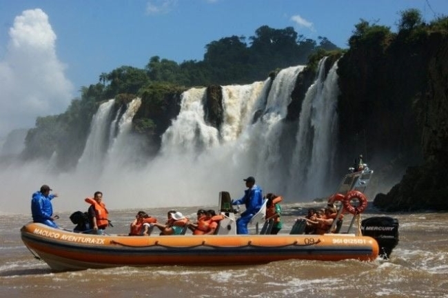 Vuelco fatal de un bote en las Cataratas del Iguazú: murió un turista holandés
