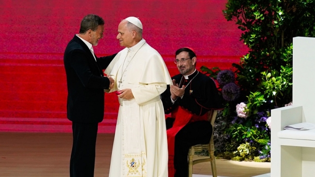 Antonio Banderas en un encuentro con el papa León: La IA debe estar «al servicio del ser humano y no al revés»