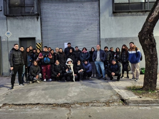 Textil Khamsin cerró sus puertas sin aviso y temen los empleados quedar en la calle