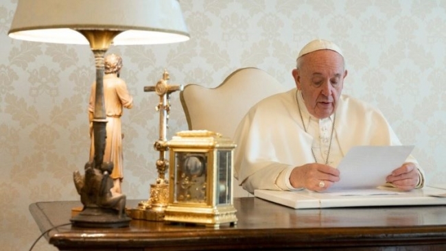 Francisco pidió que el mundo le regale &quot;paz&quot; por el décimo aniversario de su elección como pontífice