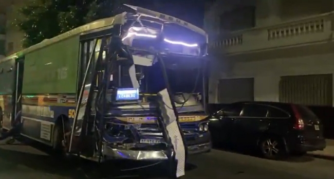 Chocan dos colectivos en el barrio de Belgrano y hay varios heridos