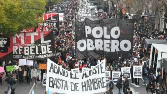 Organizaciones marcharon a Capital Humano con reclamos contra «el hambre y la desocupación»