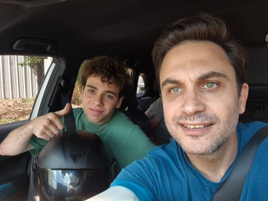 Le retuvieron la moto a un conductor de uber por llevar a una pasajera alcoholizada y Marra lo ayudó a recuperarla