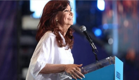 Cristina cruzó a Milei: «Estás tan fuera de eje que está apareciendo el pequeño dictadorzuelo que siempre llevaste adentro»