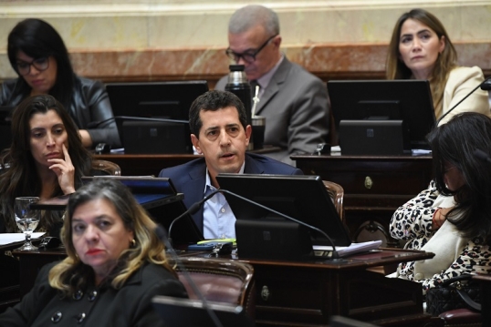 Eduardo de Pedro cruzó a Milei, por el presupuesto: «El Presidente miente»