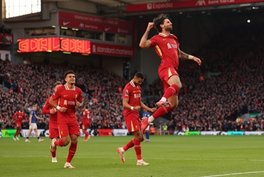 Premier League:  Manchester United enfrente al Ipswich Town, Liverpool al Newcastle, Manchester City al Tottenham