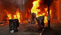 Belfast: Violentas protestas contra inmigrantes