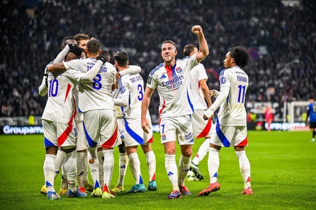 Francia: El Olympique de Lyon de Tagliafico y Almada fue descendido por una deuda millonaria