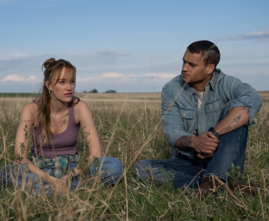 Se estrena el film «No te olvidaré», con Maika Monroe, Tyriq Withers