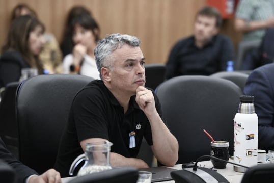 Esteban Paulón denunció a Luis Caputo, Adorni y Reidel por presunto uso irregular de fondos de Nucleoeléctrica