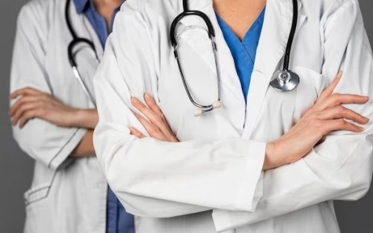 El Gobierno cambiará el proceso de convalidación de títulos médicos extranjeros