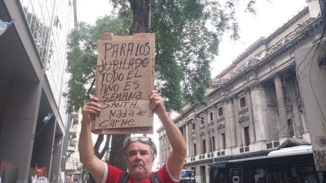 Los jubilados se movilizaron como todos los miércoles y nuevamente la policía los gaseo