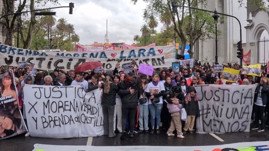 Triple femicidio: Una multitud marchó desde Plaza de Mayo al Congreso para pedir justicia