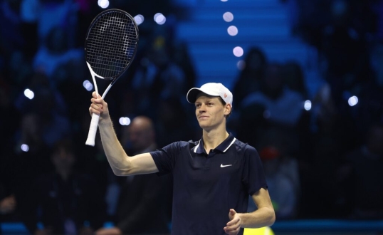 ATP Finals Turín 2025: Jannik Sinner venció a Zverev y avanzó a semifinales