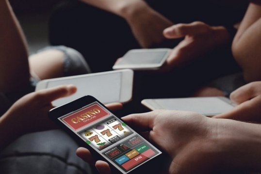 Córdoba: Por las apuestas en línea, los jóvenes se endeudan y pasan más de tres horas diarias jugando