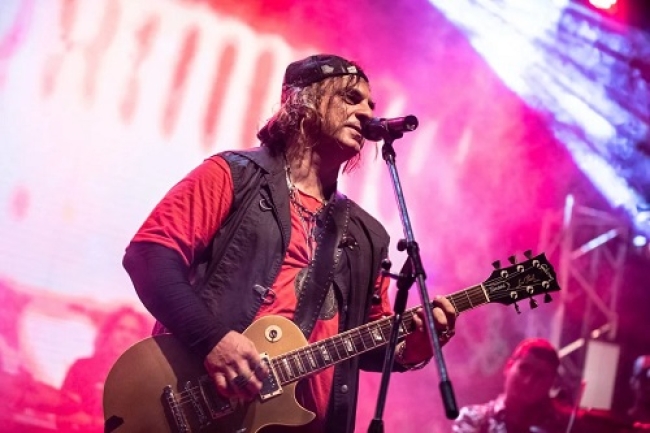 Caras Extrañas, la nueva banda de Junior Lescano llega a Mar del Plata