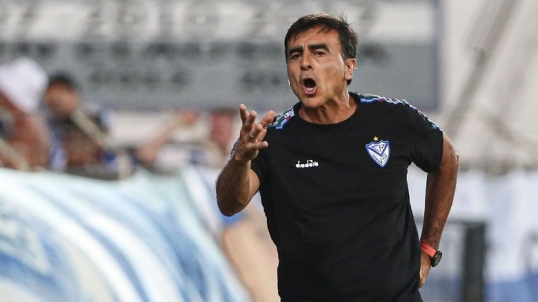 Gustavo Quinteros dejó de ser el DT de Vélez Sarsfield