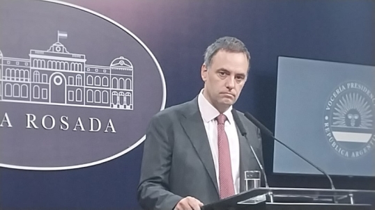 Adorni explicó que se está llevando adelante las gestiones para garantizar la cobertura del Mundial 2026