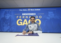 Fernando Gago firmó el contrato con Boca Juniors