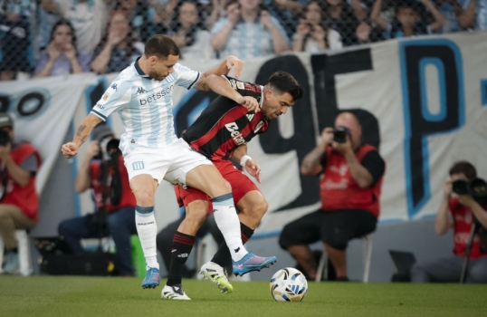 Torneo clausura: Racing venció por 3-2 a River y está en cuartos de final