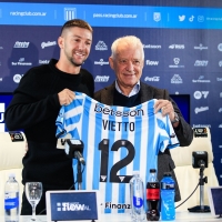 Racing presentó a Luciano Vietto, que retornó al club de Avellaneda tras 10 años en el exterior