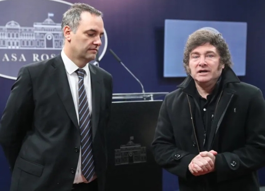 Javier Milei recibe a Manuel Adorni en Olivos