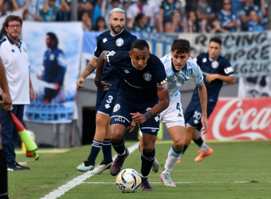 Torneo clausura de fútbol: Racing visita a Independiente Rivadavia
