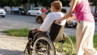 Nueve de cada diez personas cuidadoras de personas con discapacidad están endeudadas