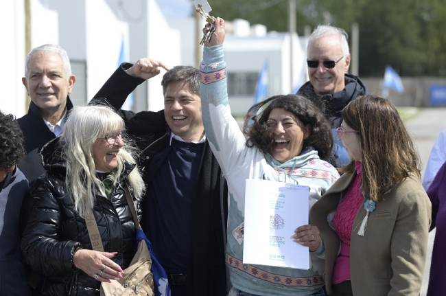 Axel Kicillof: “No estamos solamente entregando viviendas, estamos demostrando que hay otra manera de gobernar”