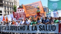 Realizaron un "abrazo a la salud pública" para exigir entrega de medicación a pacientes oncológicos
