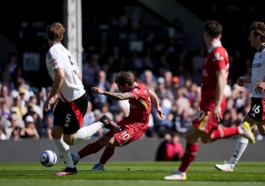 Premier League: Fulham derrotó por 3-2 al líder Liverpool
