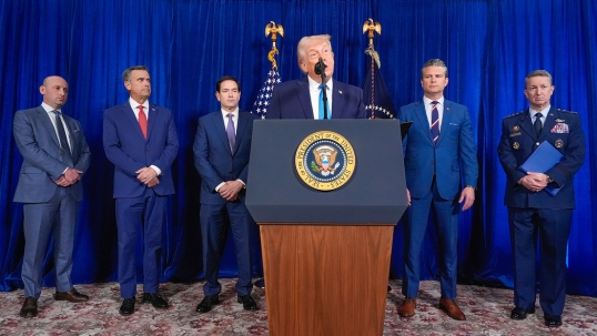 Trump: EE.UU va a dirigir la transición y se quedará con el petróleo venezolano