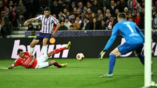 Europa League: Benfica, con Otamendi y Di María, pasó a octavos de final al igualar con el Toulouse