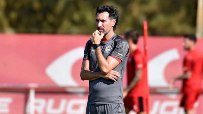 Eduardo Domínguez firmó su continuidad con Estudiantes de La Plata