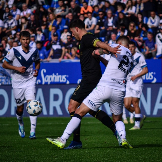 Liga Profesional de Fútbol: Vélez Sarsfield derrotó por 3-0 a Defensa y Justicia