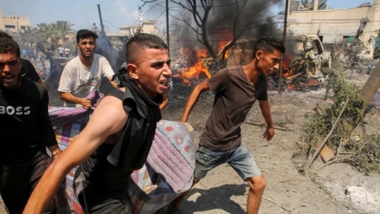 Franja de Gaza: Al menos 90 personas murieron y 300 resultaron heridas en un ataque aéreo israelí